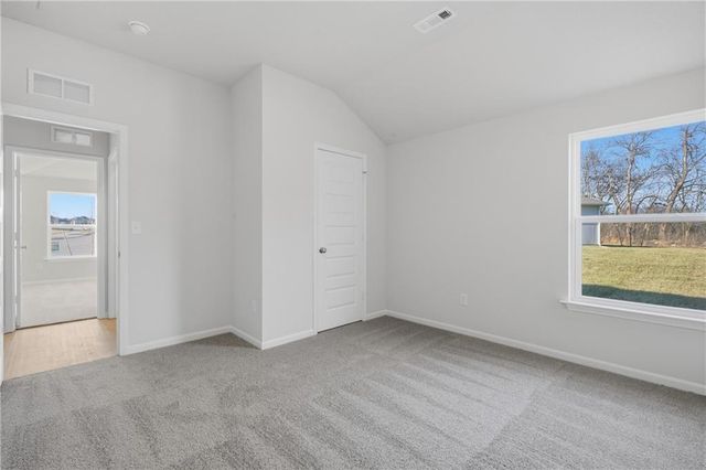 521 SE Nelson Drive, Blue Springs, MO 64014