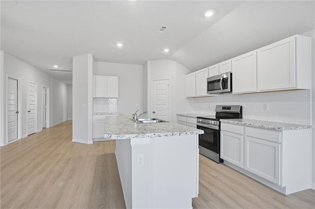 521 SE Nelson Drive, Blue Springs, MO 64014