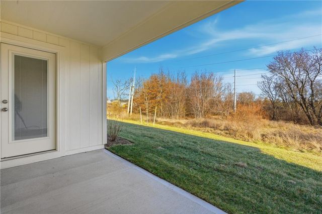 521 SE Nelson Drive, Blue Springs, MO 64014