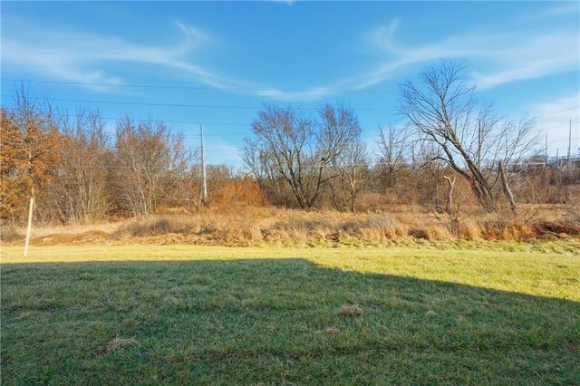 521 SE Nelson Drive, Blue Springs, MO 64014