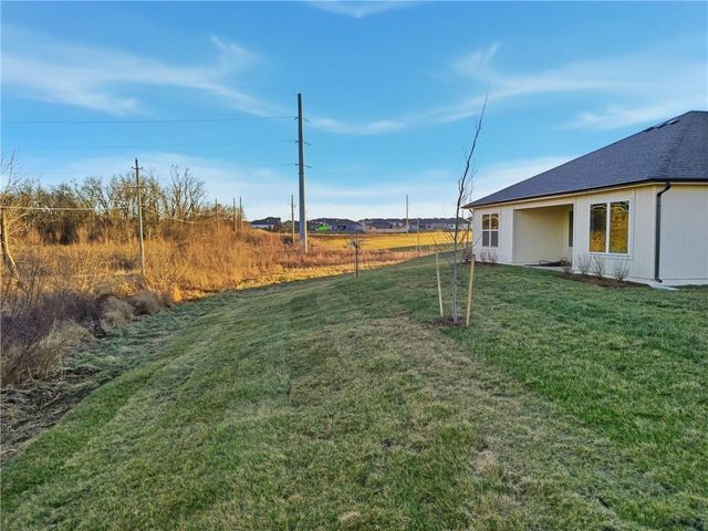 521 SE Nelson Drive, Blue Springs, MO 64014