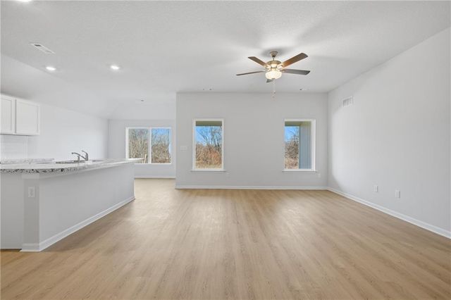 521 SE Nelson Drive, Blue Springs, MO 64014