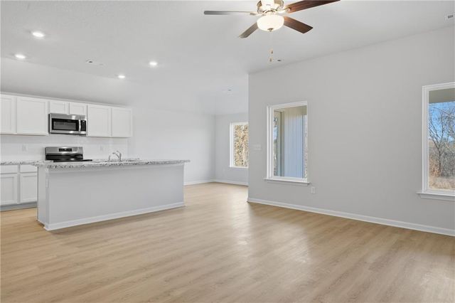 521 SE Nelson Drive, Blue Springs, MO 64014