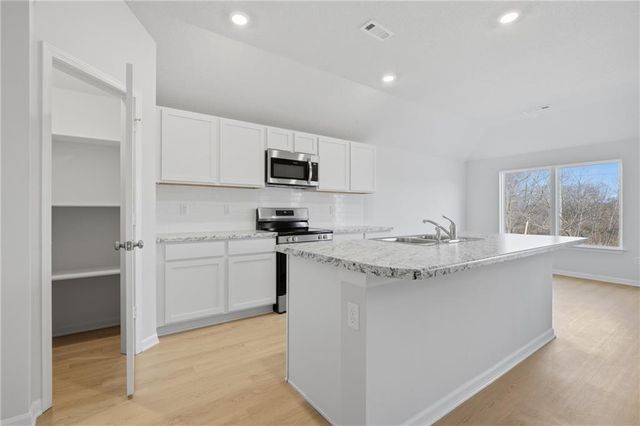 521 SE Nelson Drive, Blue Springs, MO 64014