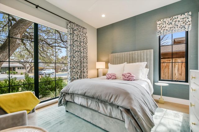 2311 Westoak DR, Austin, TX 78704