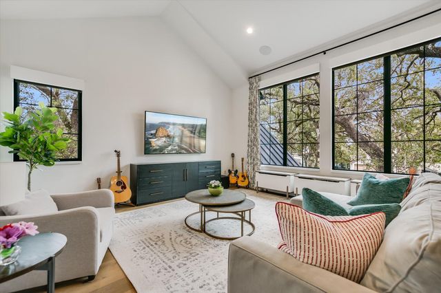 2311 Westoak DR, Austin, TX 78704