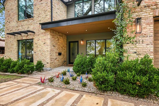 2311 Westoak DR, Austin, TX 78704