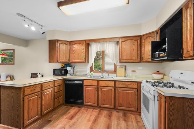 458 Patton Drive, Buffalo Grove, IL 60089