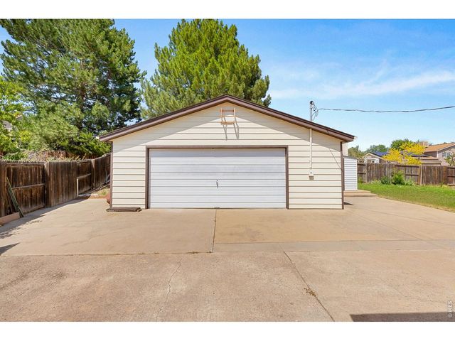 1082 Lilac Ct, Broomfield, CO 80020
