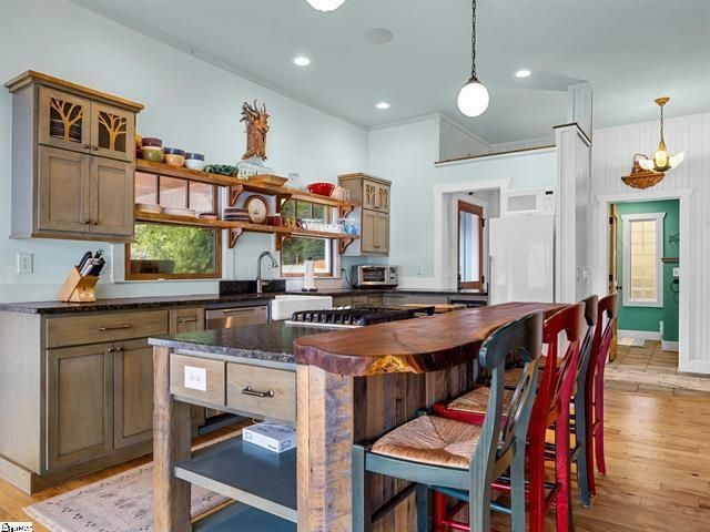 1200 E Lakeshore Drive, Landrum, SC 29356