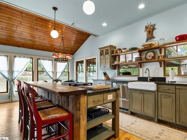 1200 E Lakeshore Drive, Landrum, SC 29356