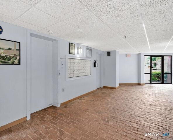 222 Williams Street East 214, Glastonbury, CT 06033