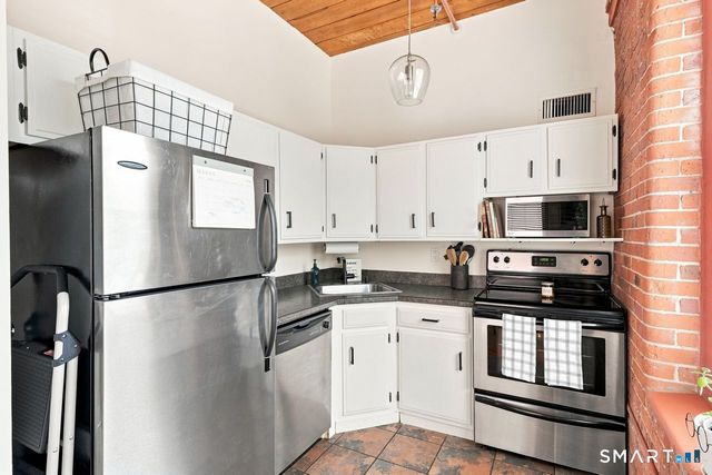 222 Williams Street East 214, Glastonbury, CT 06033