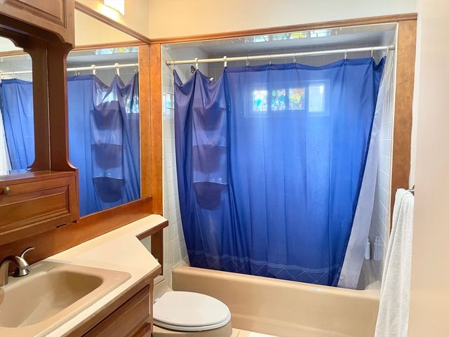 150 Gordon Rd, Newton, MA 02468