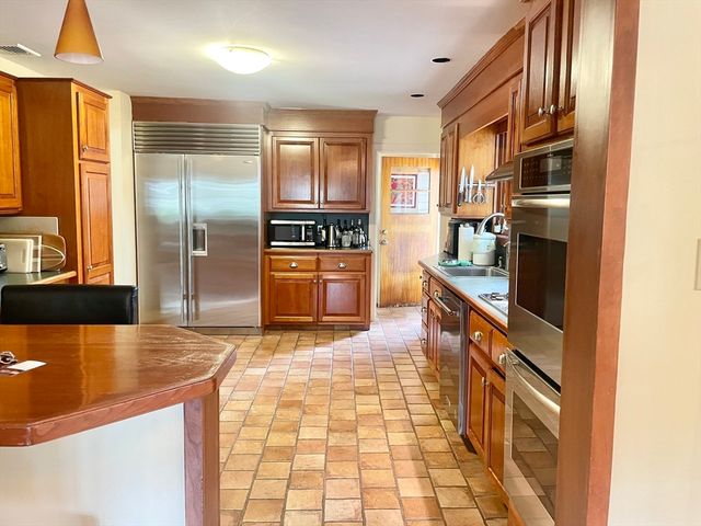 150 Gordon Rd, Newton, MA 02468