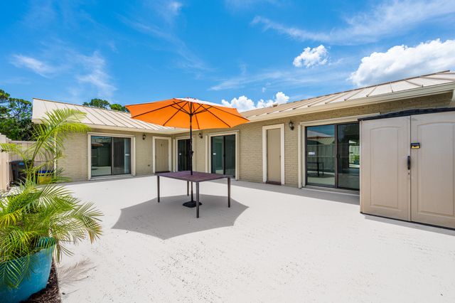 5620 Eagle Lake Drive, Palm Beach Gardens, FL 33418