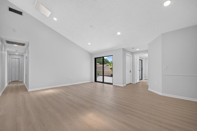 5620 Eagle Lake Drive, Palm Beach Gardens, FL 33418