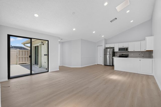 5620 Eagle Lake Drive, Palm Beach Gardens, FL 33418