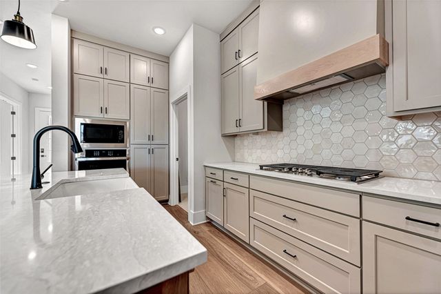 1411 W Brooks Place, Rogers, AR 72758