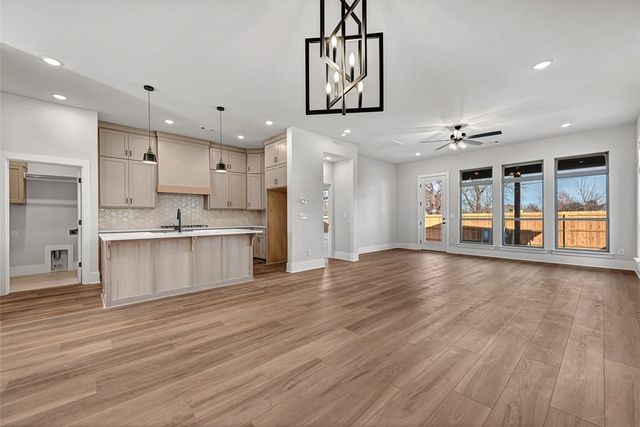 1411 W Brooks Place, Rogers, AR 72758