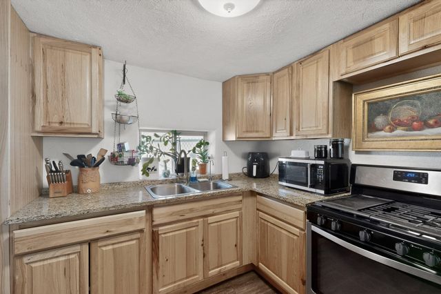 915 22nd Street NW, Albuquerque, NM 87104