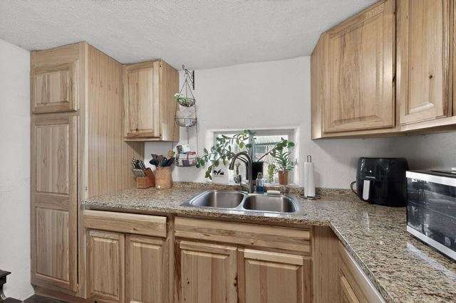 915 22nd Street NW, Albuquerque, NM 87104