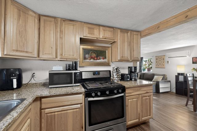 915 22nd Street NW, Albuquerque, NM 87104