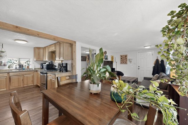 915 22nd Street NW, Albuquerque, NM 87104