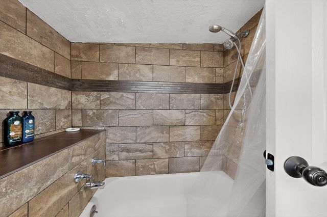 915 22nd Street NW, Albuquerque, NM 87104