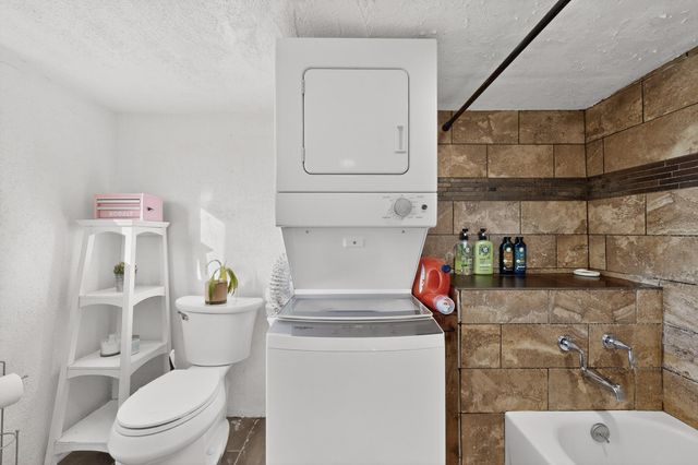 915 22nd Street NW, Albuquerque, NM 87104