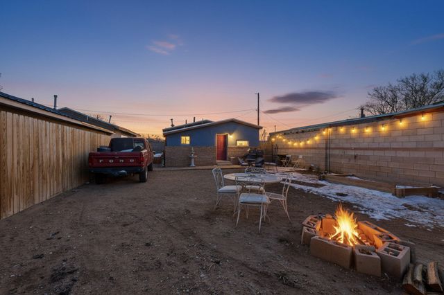 915 22nd Street NW, Albuquerque, NM 87104