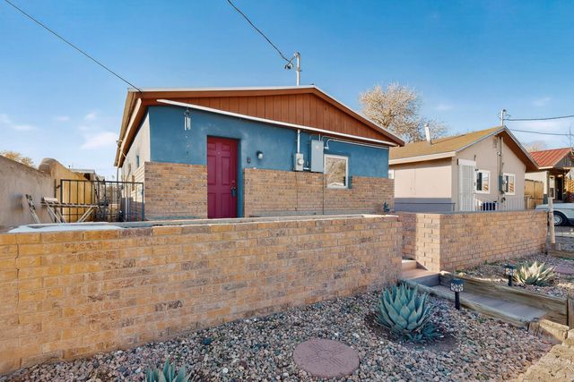 915 22nd Street NW, Albuquerque, NM 87104