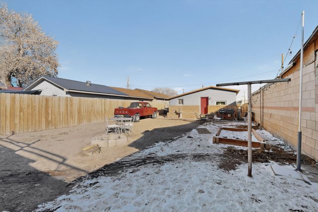 915 22nd Street NW, Albuquerque, NM 87104