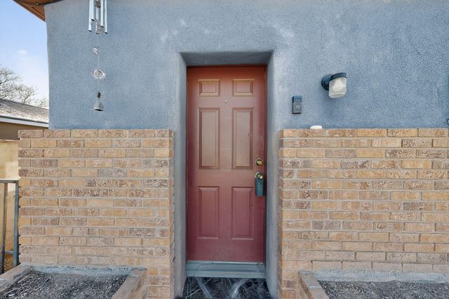 915 22nd Street NW, Albuquerque, NM 87104