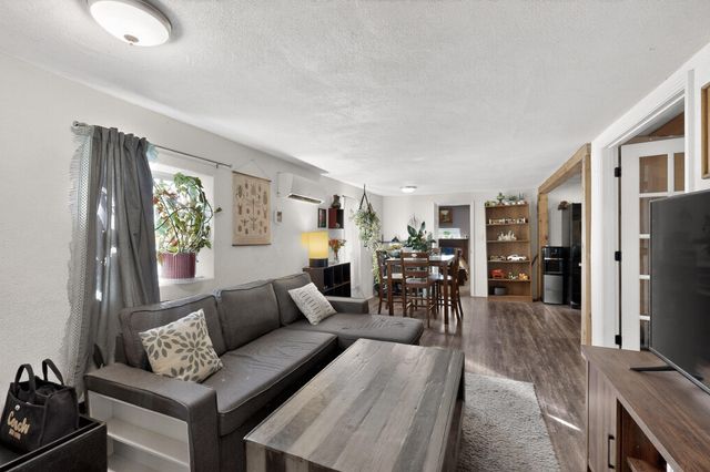 915 22nd Street NW, Albuquerque, NM 87104