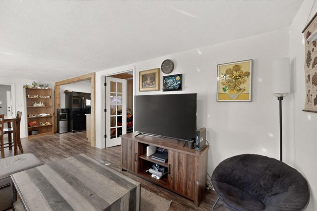 915 22nd Street NW, Albuquerque, NM 87104