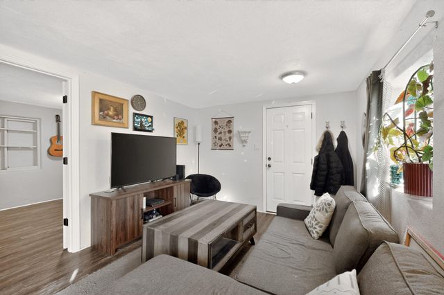 915 22nd Street NW, Albuquerque, NM 87104