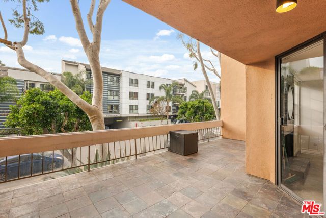 740 N Kings Road 102, West Hollywood, CA 90069