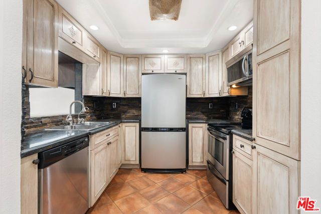 740 N Kings Road 102, West Hollywood, CA 90069