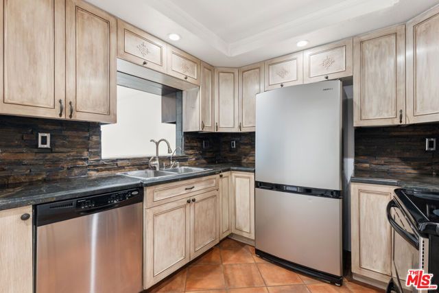 740 N Kings Road 102, West Hollywood, CA 90069