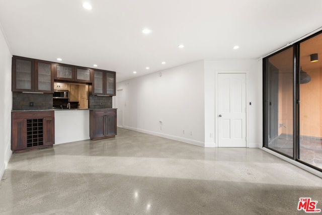 740 N Kings Road 102, West Hollywood, CA 90069