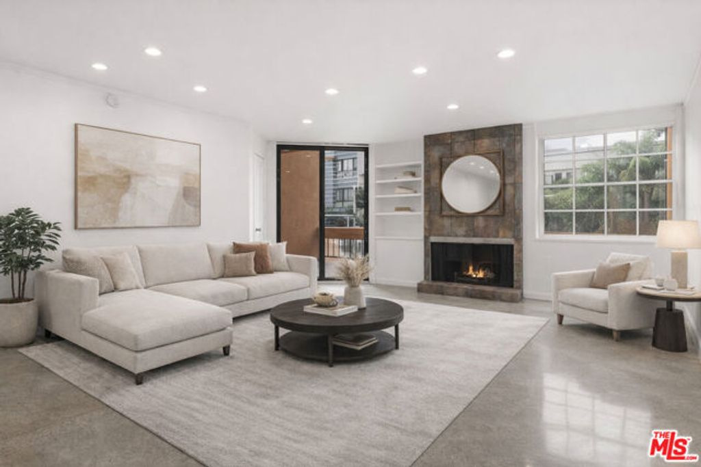 740 N Kings Road 102, West Hollywood, CA 90069