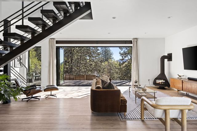 1901 NW 6th Street, Bend, OR 97703