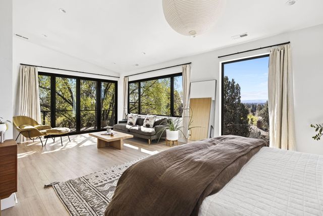 1901 NW 6th Street, Bend, OR 97703