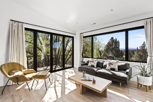 1901 NW 6th Street, Bend, OR 97703