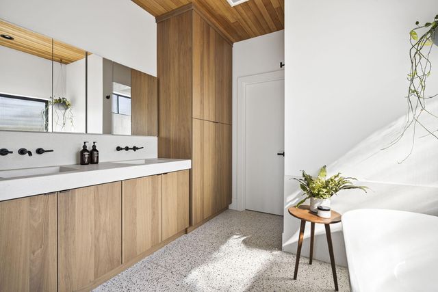 1901 NW 6th Street, Bend, OR 97703