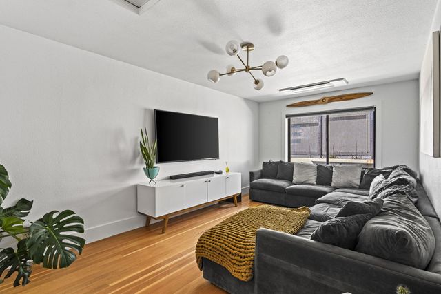 1901 NW 6th Street, Bend, OR 97703