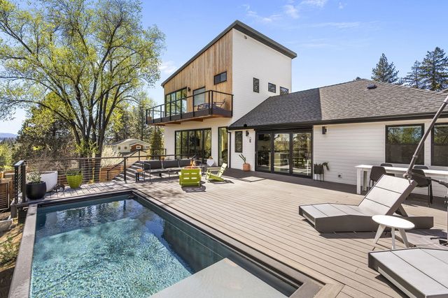 1901 NW 6th Street, Bend, OR 97703