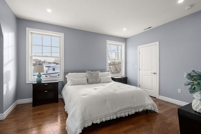 667 Boylston St 667, Newton, MA 02459