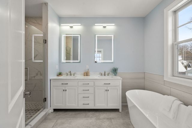 667 Boylston St 667, Newton, MA 02459